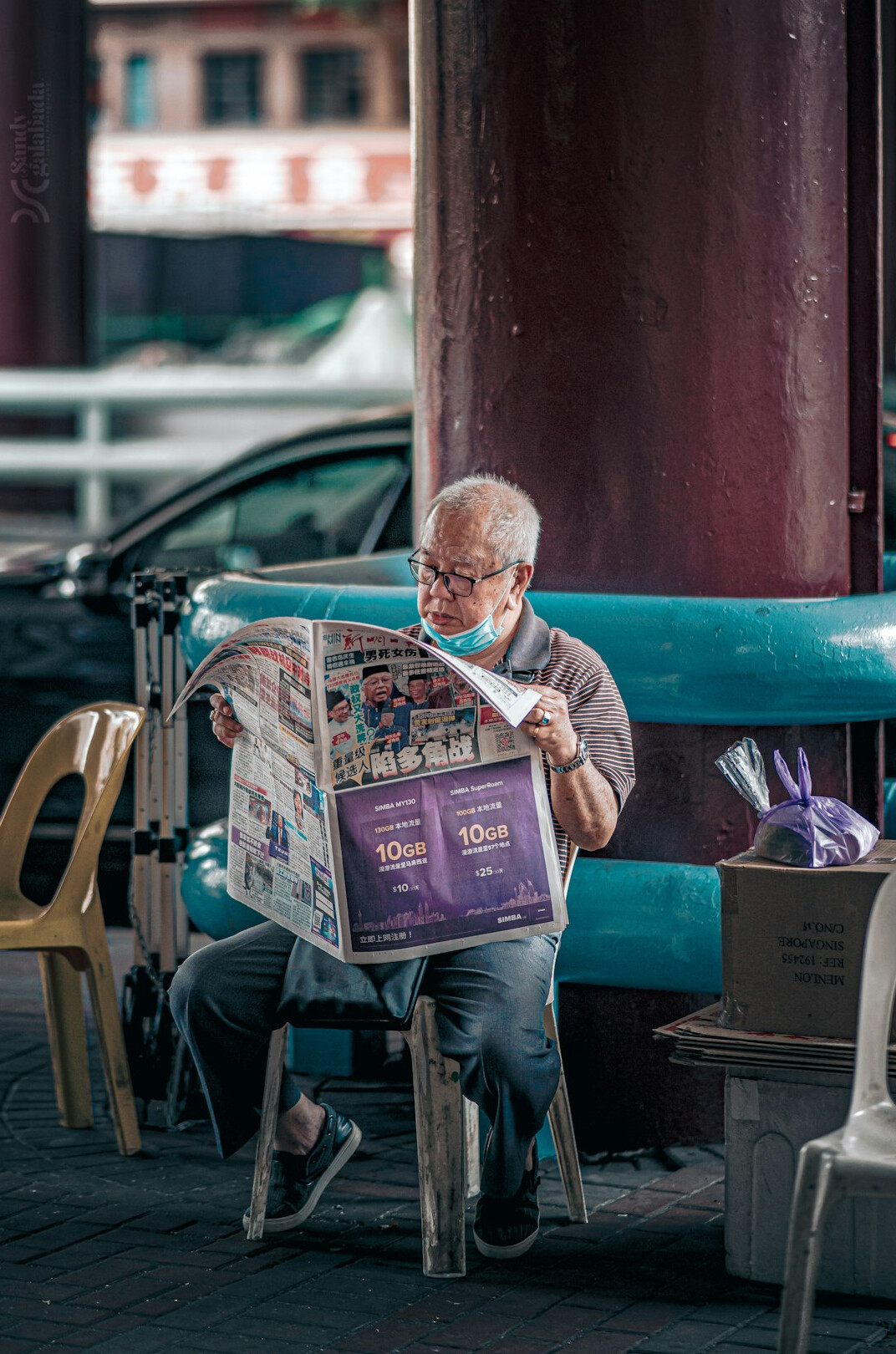 senior people reading news